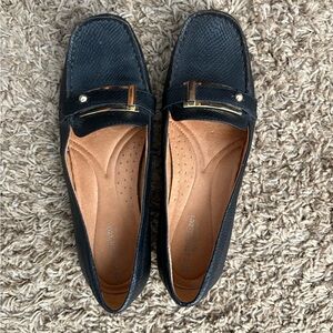 Naturalizer Black Textured Loafers